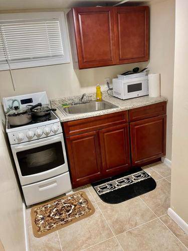 Weequahic Apartment | Apartment ∙ 2 bedrooms ∙ 4 guests