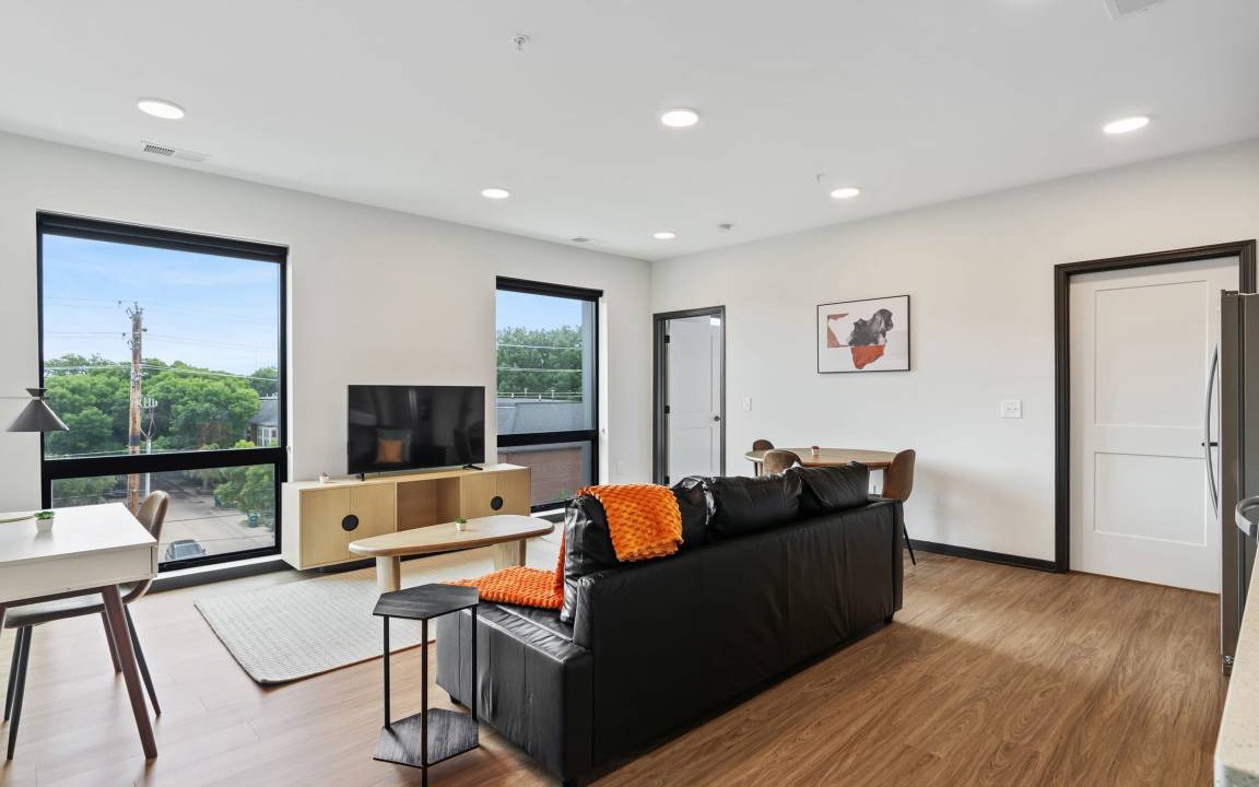 Lockerbie Square Apartment | Apartment ∙ 3 bedrooms ∙ 10 guests