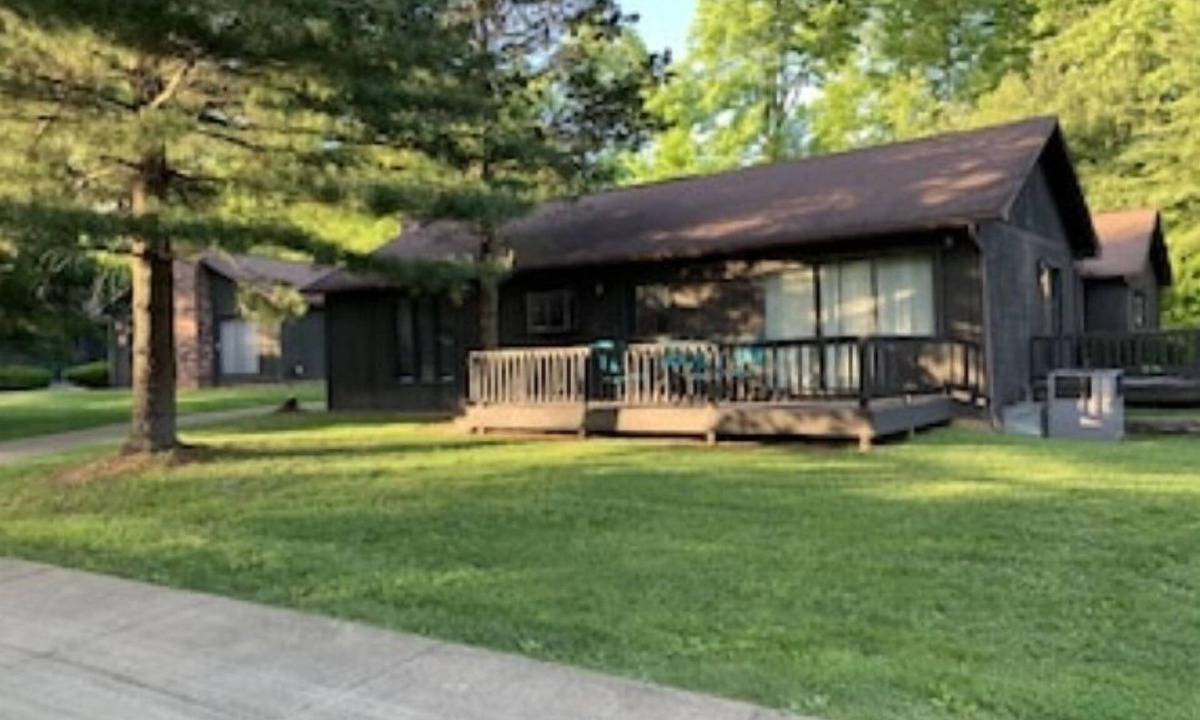 Apple Valley Condo | Apple Valley Lake, Pools and Beaches! Guest passes available for small fee.