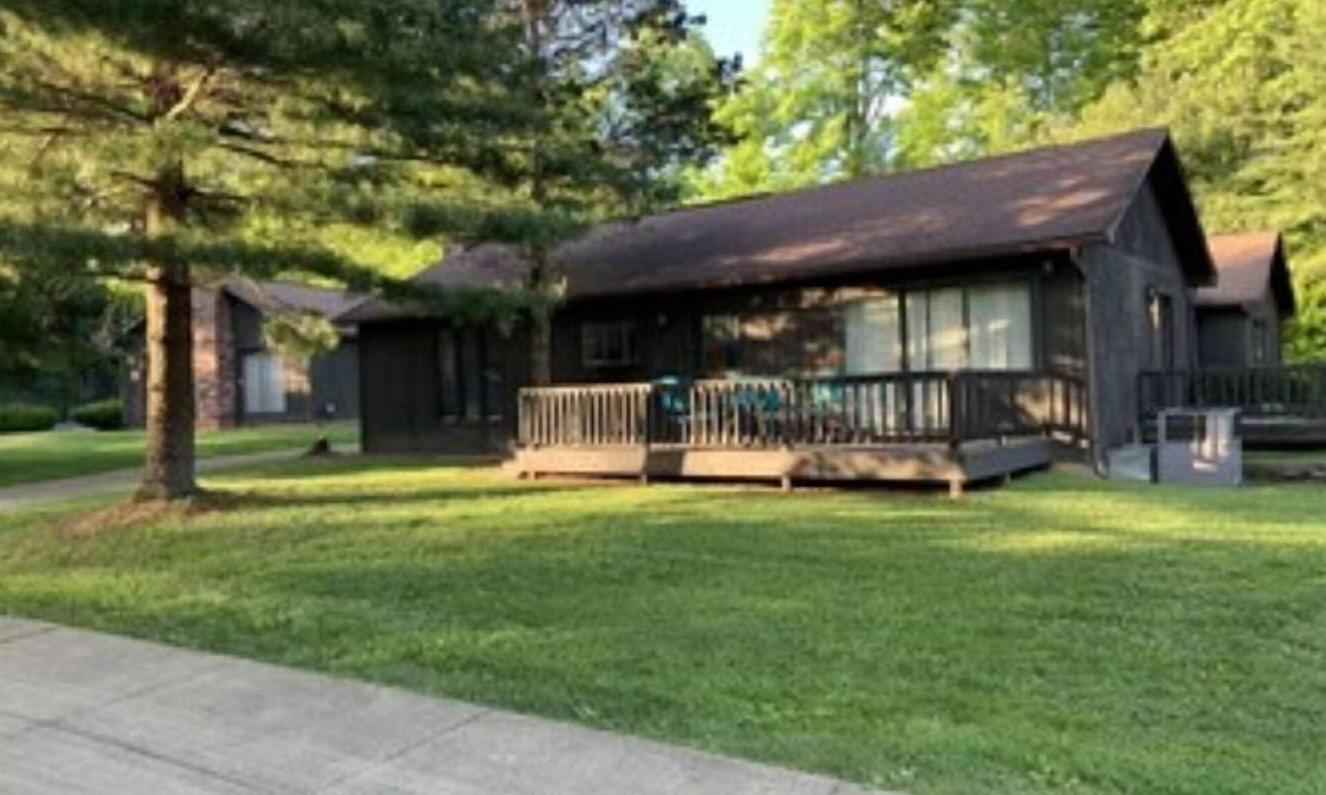 Apple Valley Condo | Apple Valley Lake, Pools and Beaches! Guest passes available for a fee!