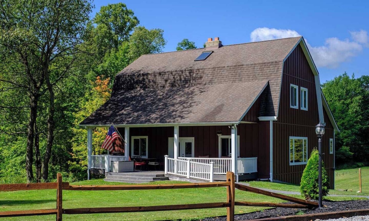Ravenna House | Authentic Restored Barn- Cuyahoga Nat'l Pk-30min, Pickleball, Basketball, Swimming, Fishing