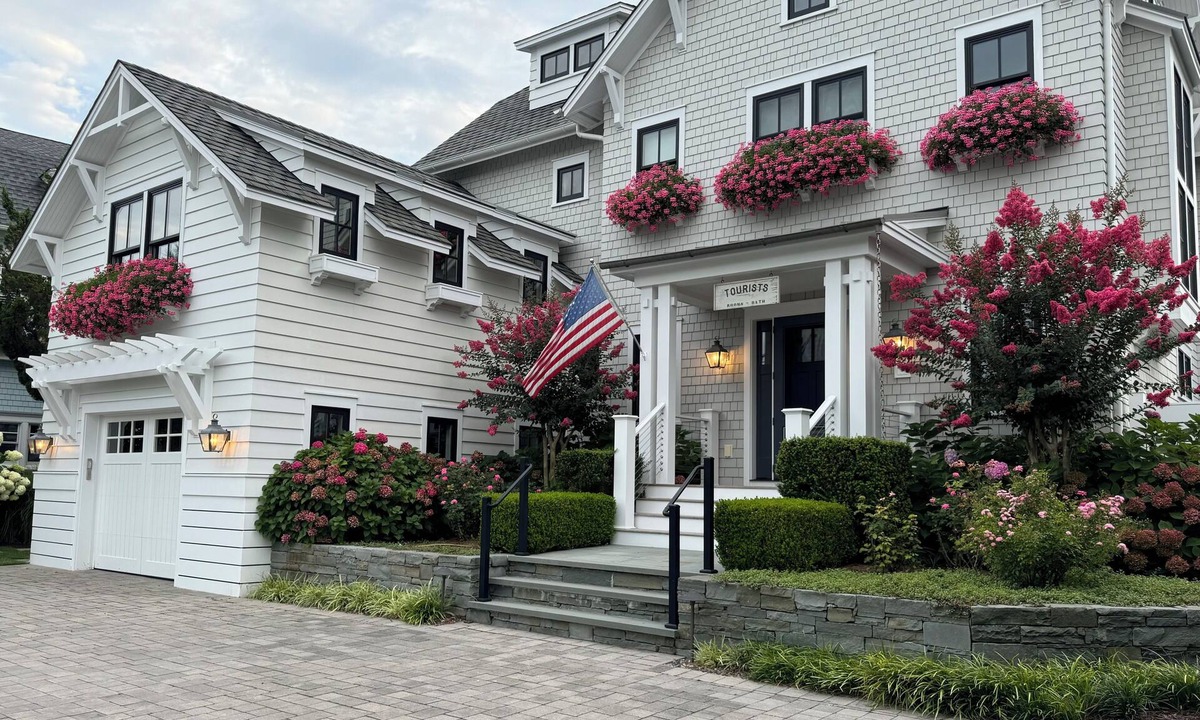 Avalon House | AVALON nBay Front Home with pool, deck and dock. Spacious 5-bedroom, 4.5 bath