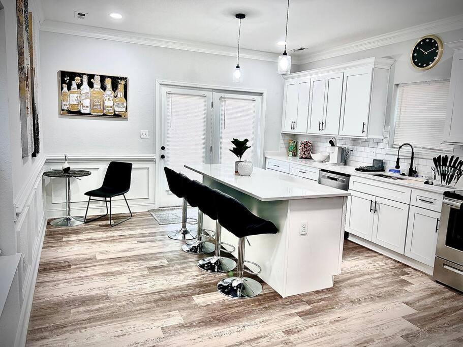 Downtown Villa | Aviation Lounge-Brewery/Food/AF Base/Hampton University