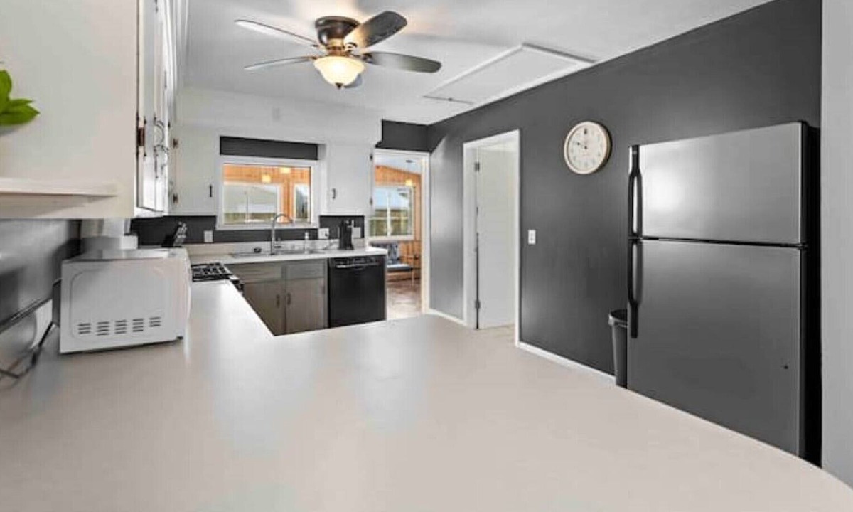 Avon Lake House | Avon Lake Getaway