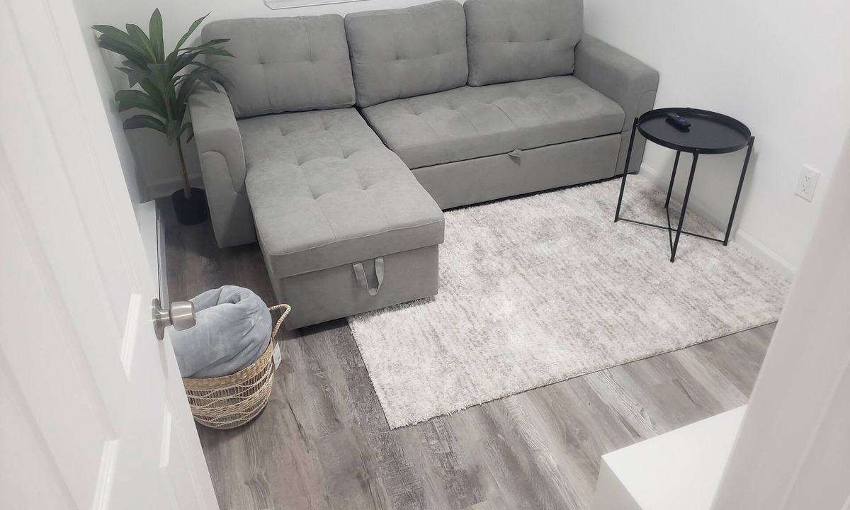 Darby House | Basement Retreat by the Airport