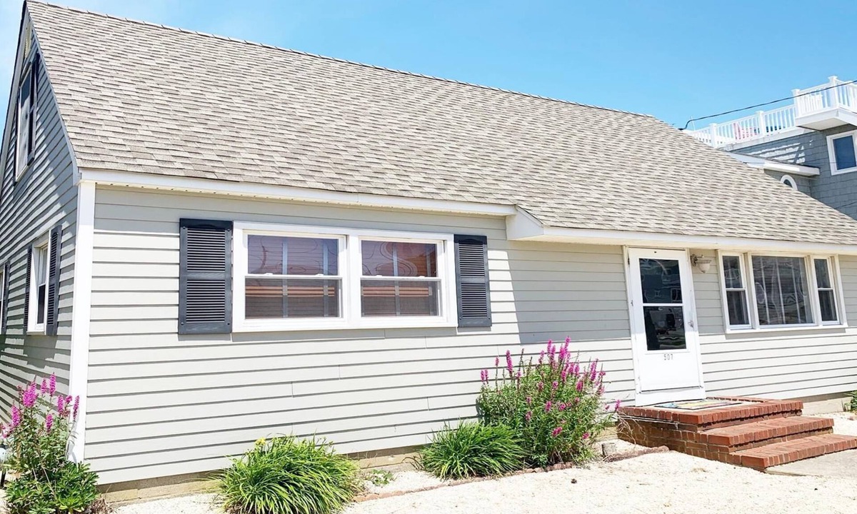 Surf City House | BAY SIDE CAPE IN DESIRABLE SURF CITY (LBI) - 4 BEDROOM – 2 BATH WITH PRIVATE.