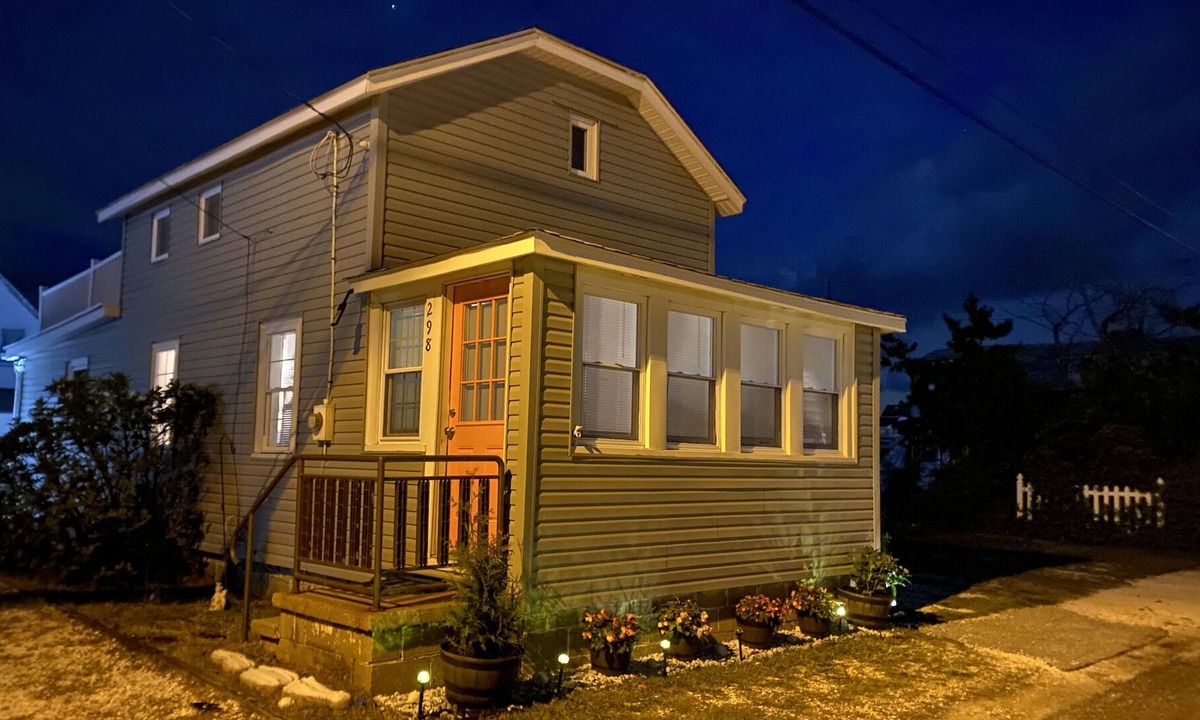Fortescue Cottage | Bay View Cottage with views of the Delaware Bay.
