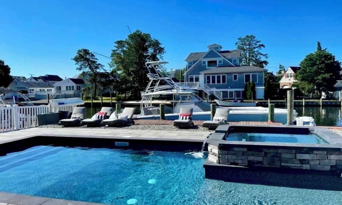 Brick House | Bayfront Gem: 7BR Beach House Pool & Private 51ft Boat Dock