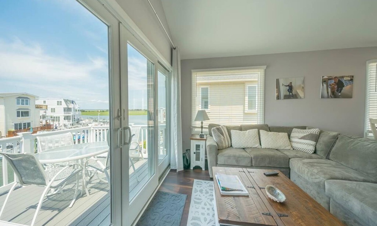 Avalon House | Bayfront Townhome with 4 bedrooms pet friendly in beautiful Avalon.