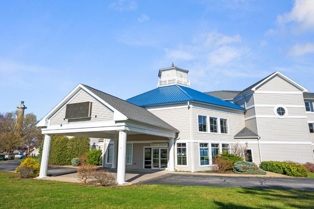 Put-in-Bay Hotel | BayShore #328