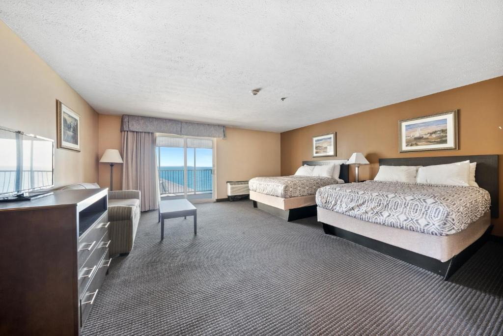 Put-in-Bay Hotel | BayShore Family Suite #300