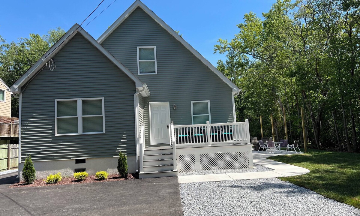 Villas House | Beach House By The Bay, Sleeps 19, 9 Car Parking, Linen Included