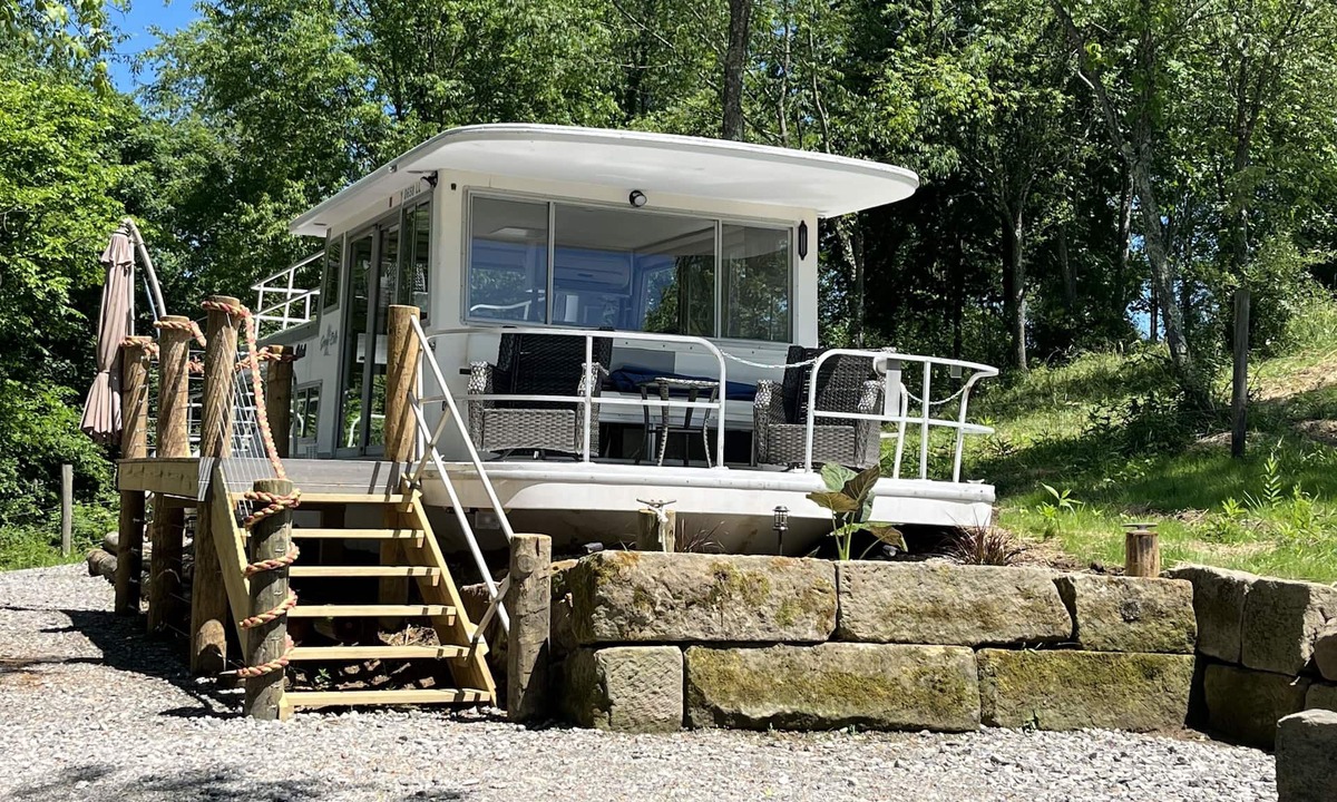Langsville Boat Rental | Beached houseboat with lots of character and deck jacuzzi