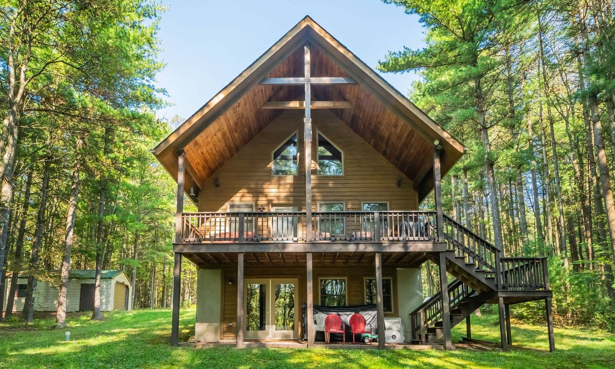 North Glade Hills House | Bear's Gone Fishin': Dog Friendly Lake Access Home w/ Dock Slip