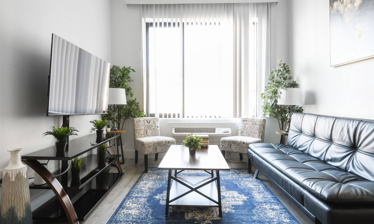 Elizabeth Apartment | Beautiful 1BR Close to Airport 0935