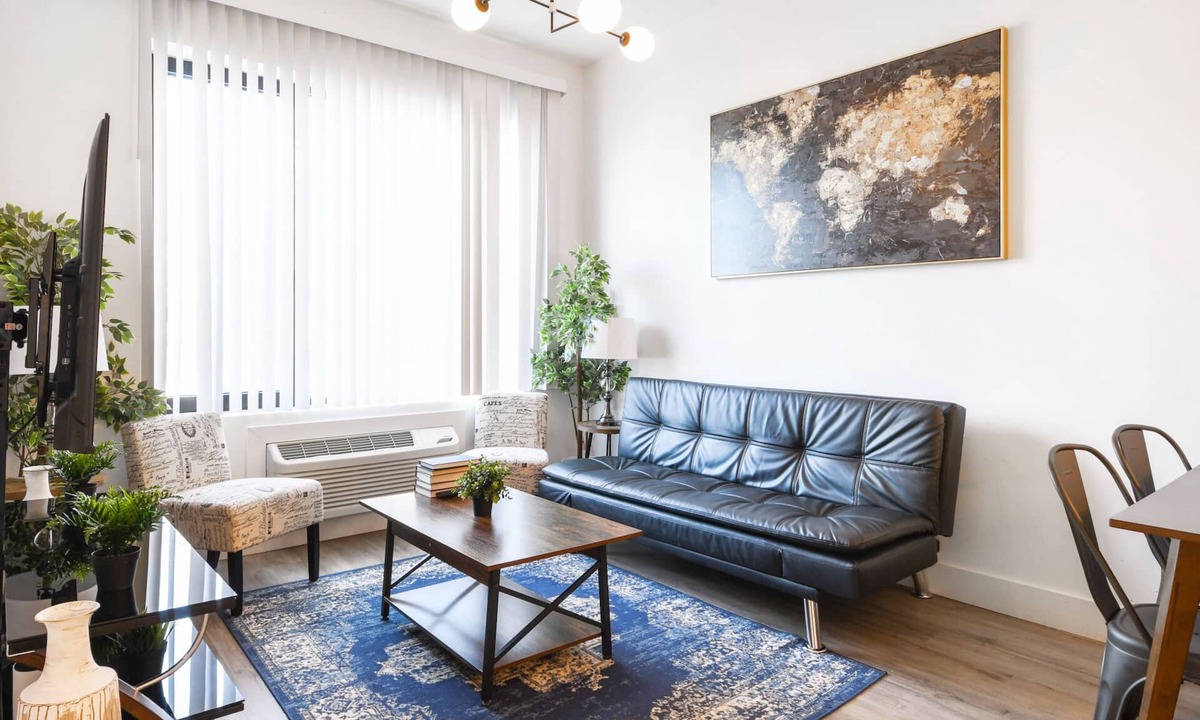 Elizabeth Apartment | Beautiful 1BR Next to Airport 5839
