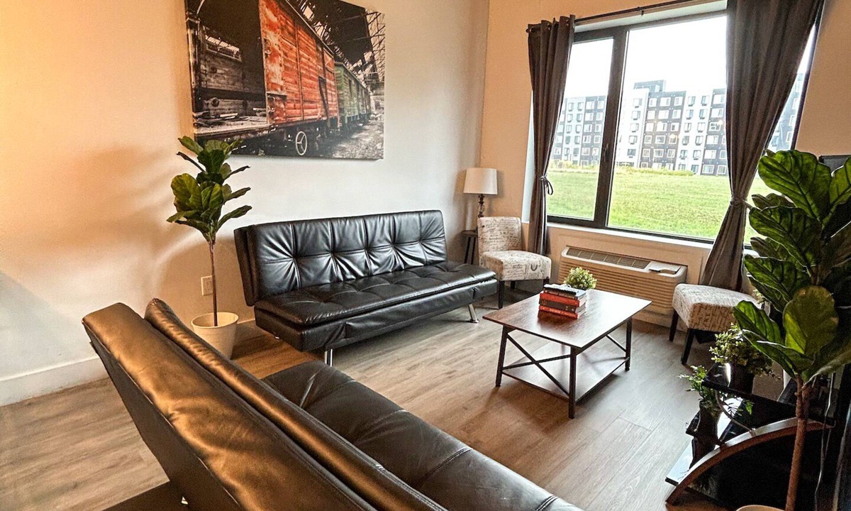 Elizabeth Apartment | Beautiful 2BR Next to Airport 4381