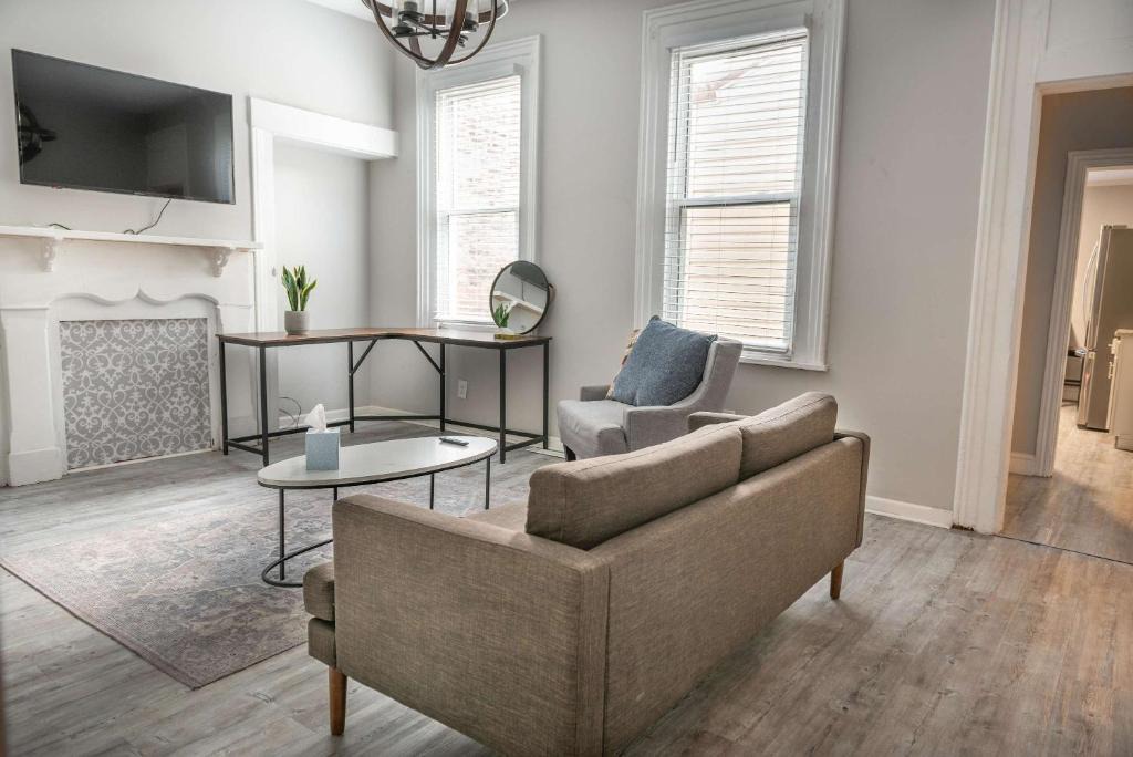 Central Northside Apartment | Beautiful 3-Bed Home w Parking Near AGH