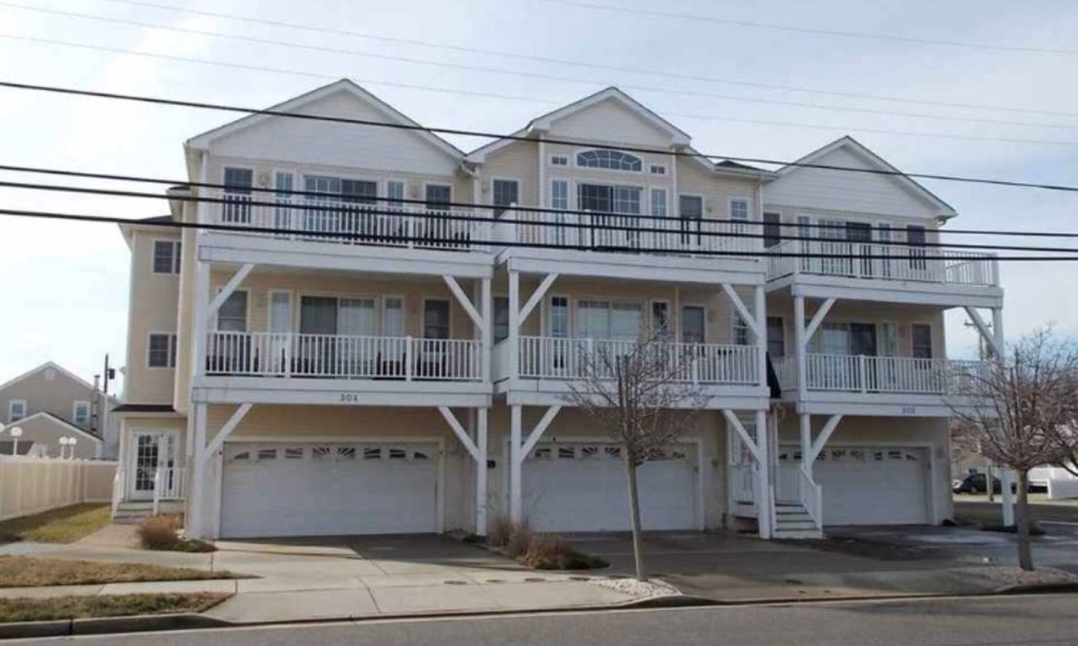 North Wildwood Condo | Beautiful Condo-a Short Distance to Beach/Boardwalk (East 17th Street)