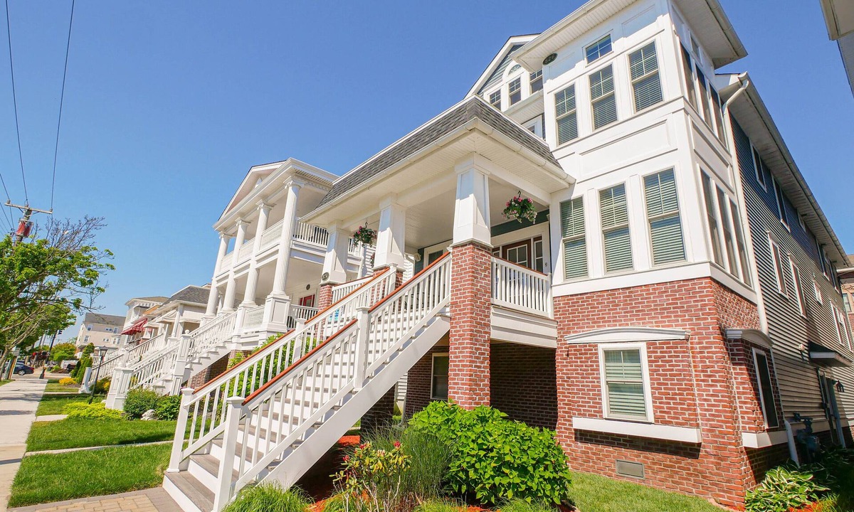 North End Condo | Beautiful NEW 1st Flr-Btwn Brds/Beach & Dwntwn, 5+Bdrms-Park & Walk! Heart of OC