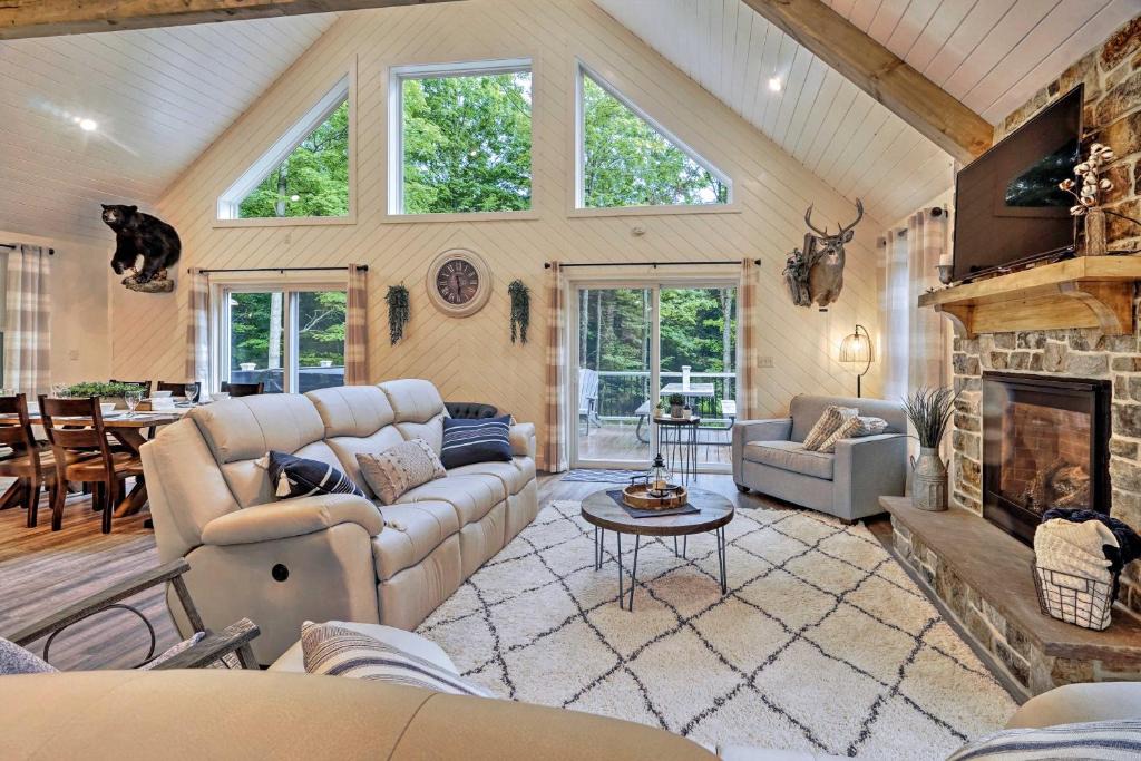 Benezette House | Benezette Cabin with Hot Tub, Grill and Mtn Views