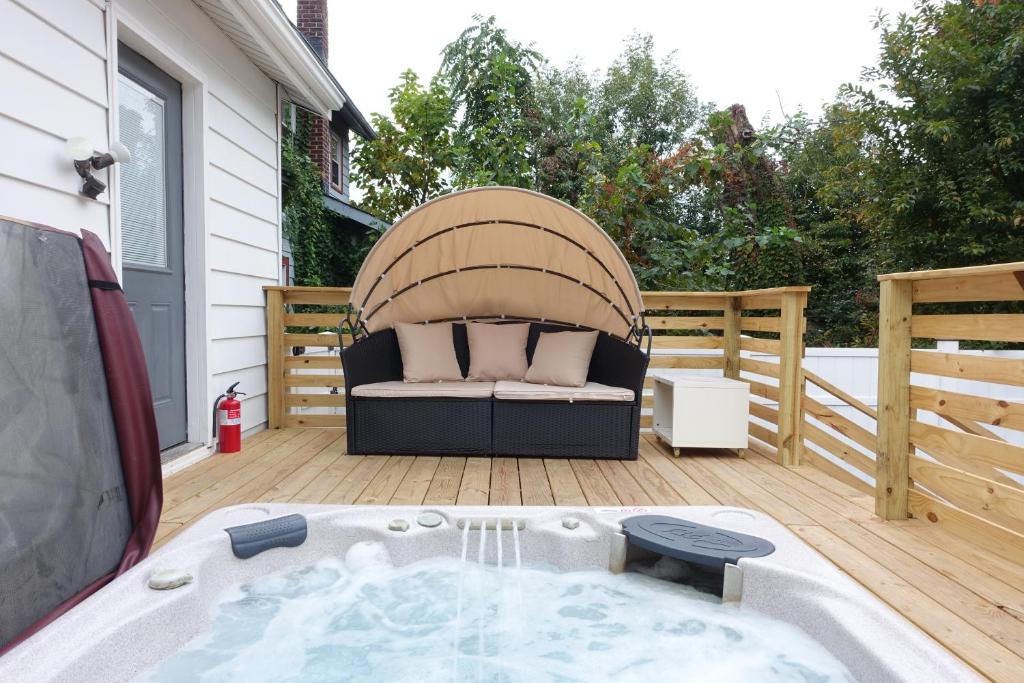 Hillside House | Best Home To Visit NYC+Hot Tub+EWR Airport+Free Parking