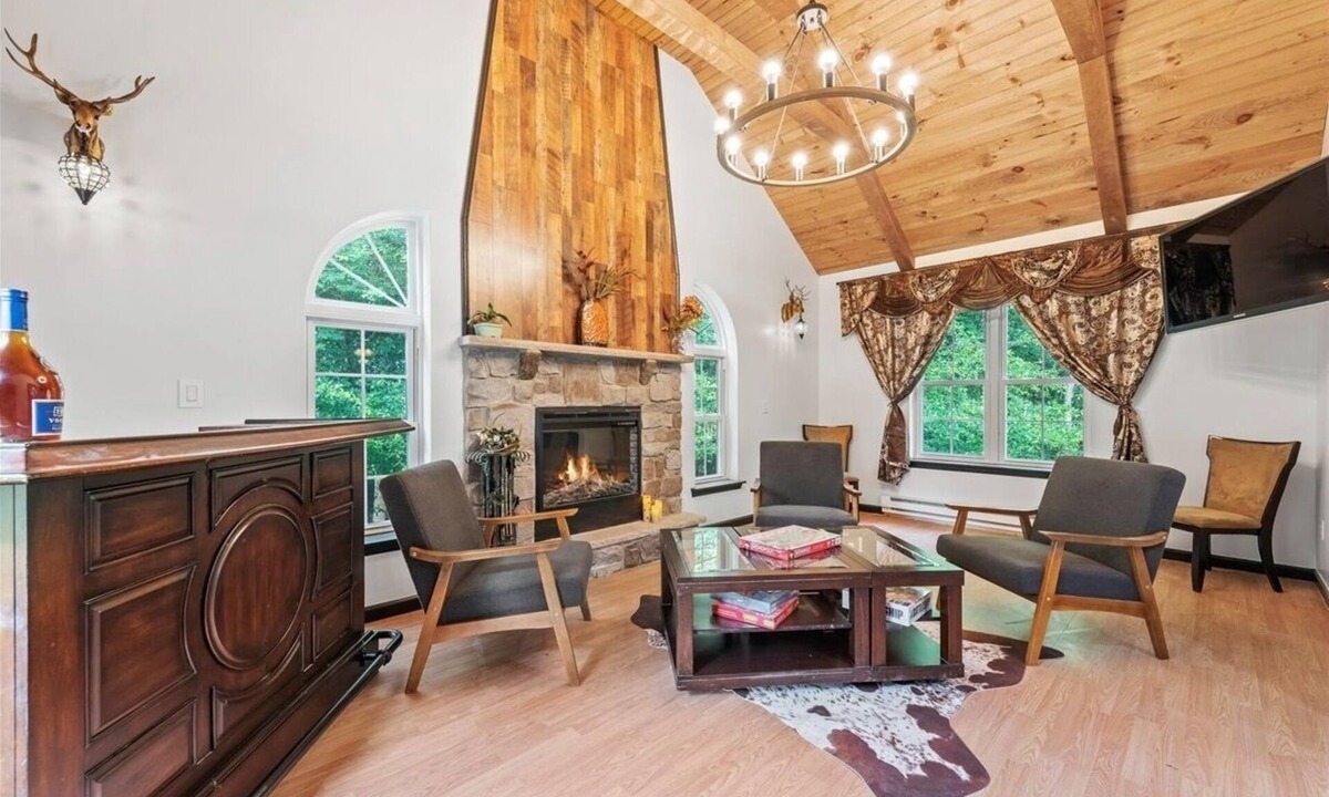 Long Pond House | Big House Pocono w/outdoor spa, Sauna, game room, BBQ, by Kalahari & Camelback
