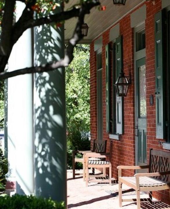 Bird In Hand Bed & Breakfast | Bird-in-Hand Village Inn & Suites