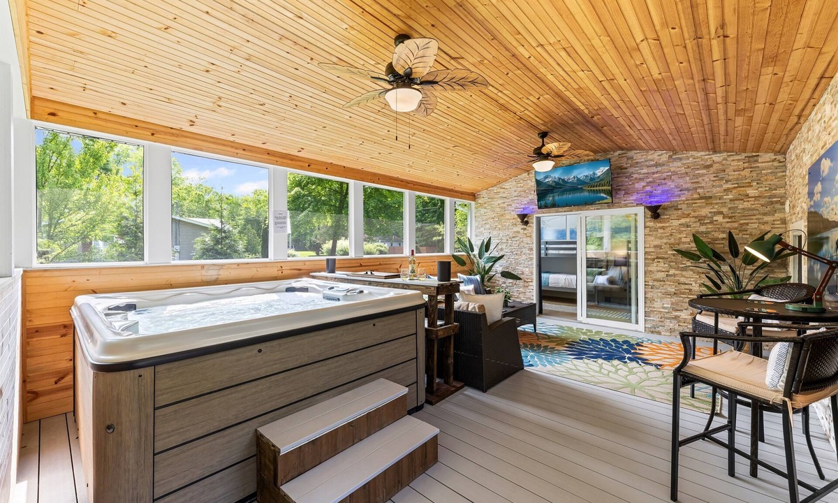 Wayland House | Blissful Serenity Oasis - Lake Milton Retreat