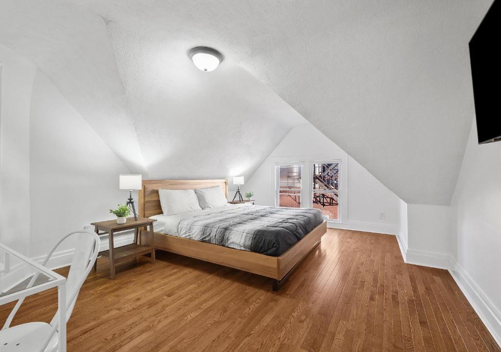 Bloomfield House | Bloomfield/Shadyside @K Spacious & Unique Private Bedroom with Shared Bathroom