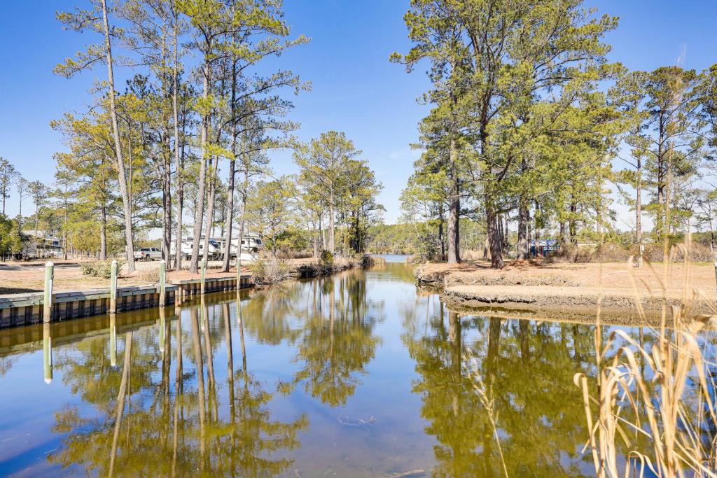 Oriental Apartment | Boat Dock and Ramp Canal-Front Home!
