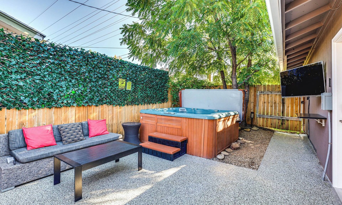 West Valley House | Boise Home w/Hot Tub, Yard ~ 5 Mi to Dtwn!