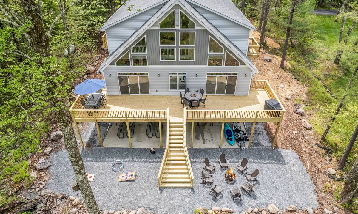 Blakeslee House | Brand New Lakefront 6k sqft Luxurious 9 BR Property in the Poconos!