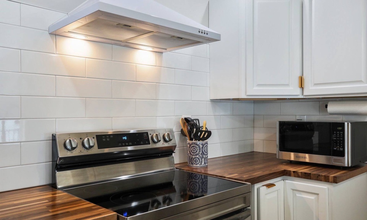 Chambersburg Apartment | Bright, Airy Apartment in a Central Location