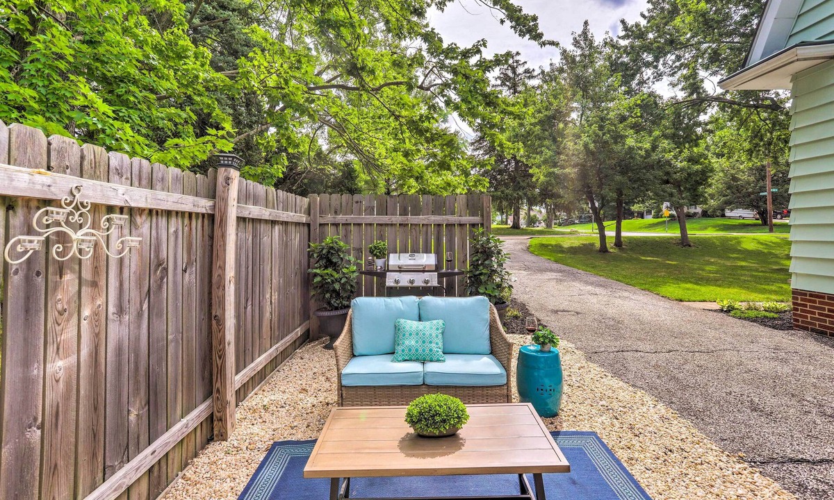 Parma Cottage | Bright Parma Home w/Outdoor Space < 10 Mi to Dtwn