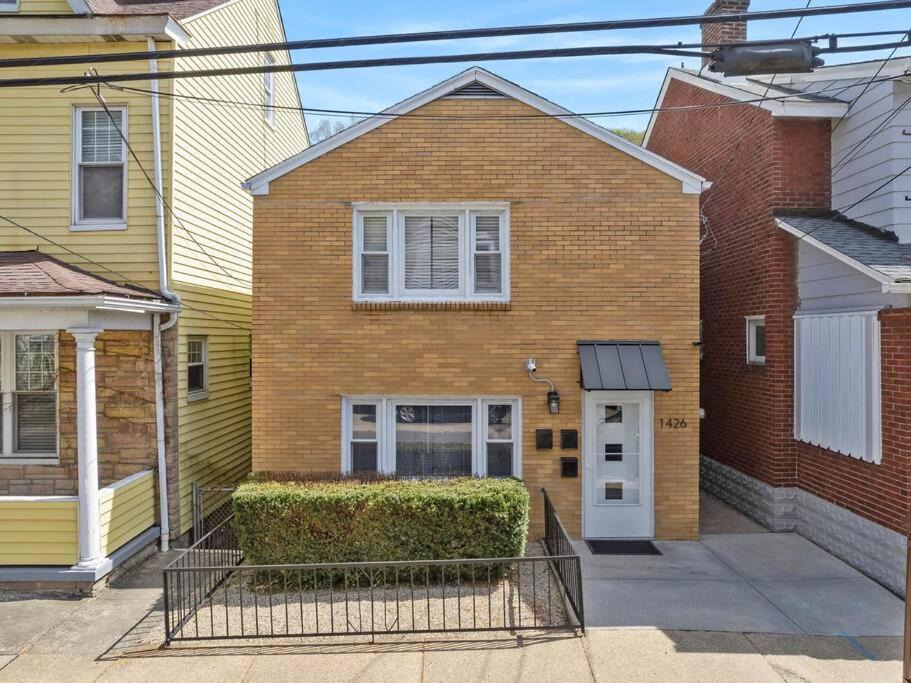 Pittsburgh Apartment | Bright, Quiet and Modern 1Bdr Apartment in Millvale, Lawrenceville