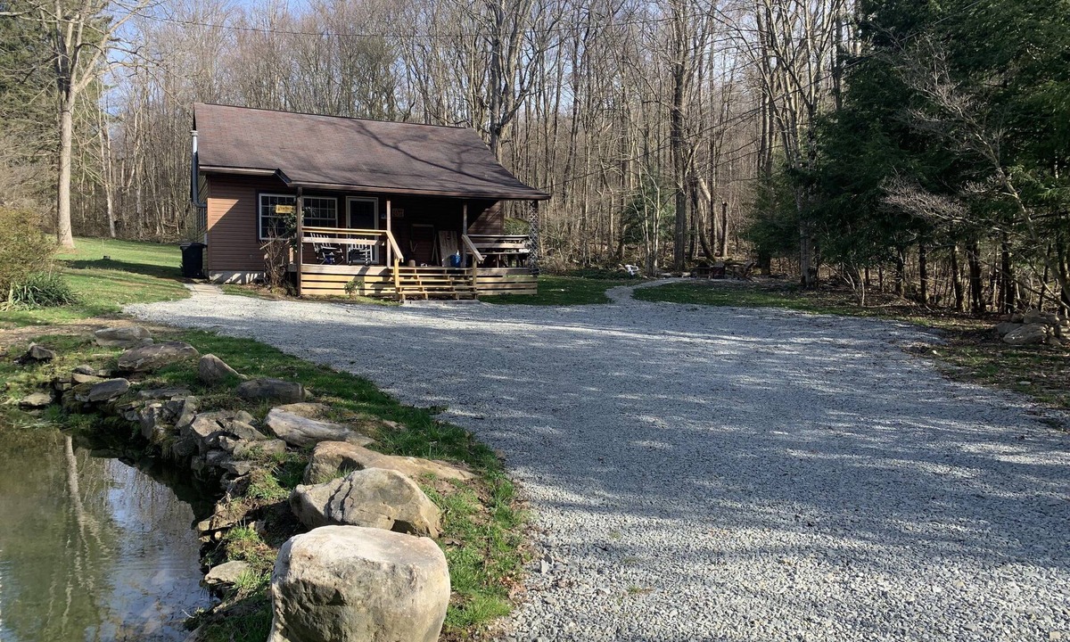 Rockwood Cabin | Cabin w/Hot Tub on Small Pond