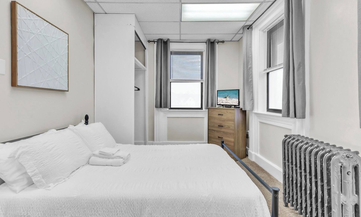 Coraopolis Hostel | Calling All Travelers, Workers, & Students-Multiple Rooms-Best Rates