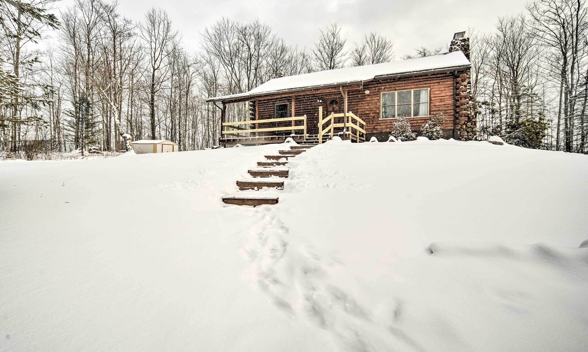 Cambridge Springs Cabin | Cambridge Springs Cabin Near French Creek!