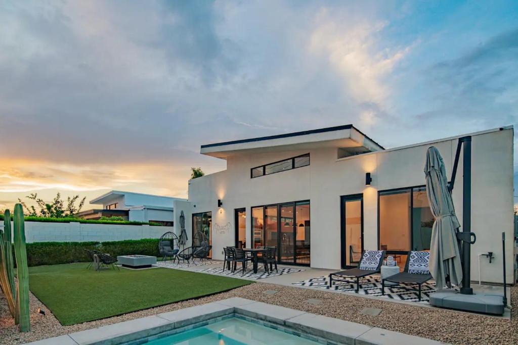 Coronado House | Casa Danesa - Pool - Golf - Luxe & Modern
