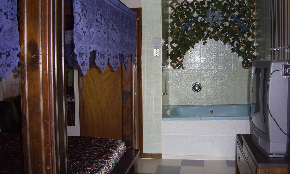 Altoona Hotel | Cedar Grove Motel