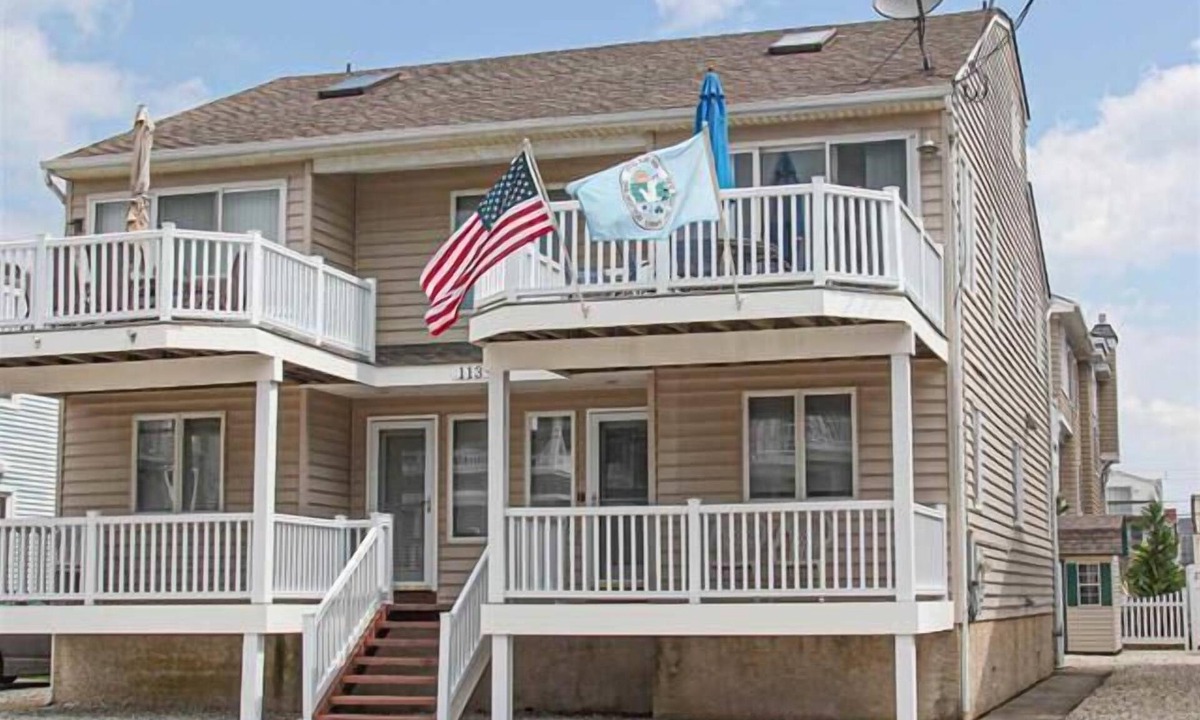 Sea Isle City House | Centrally located just a short walk to the beach!