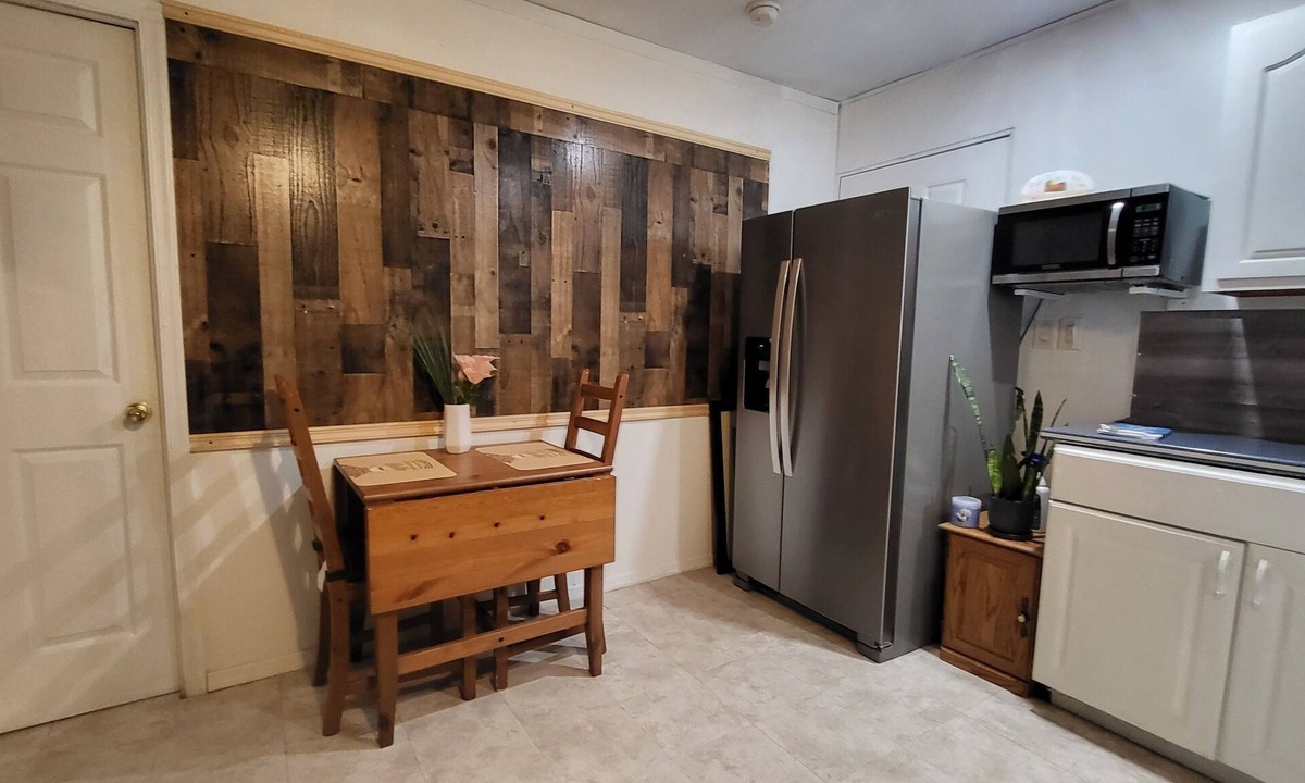 New Castle Apartment | Charming 1-bedroom apartment ,living room, Kitchen, Dining, Bathroom, Patio etc