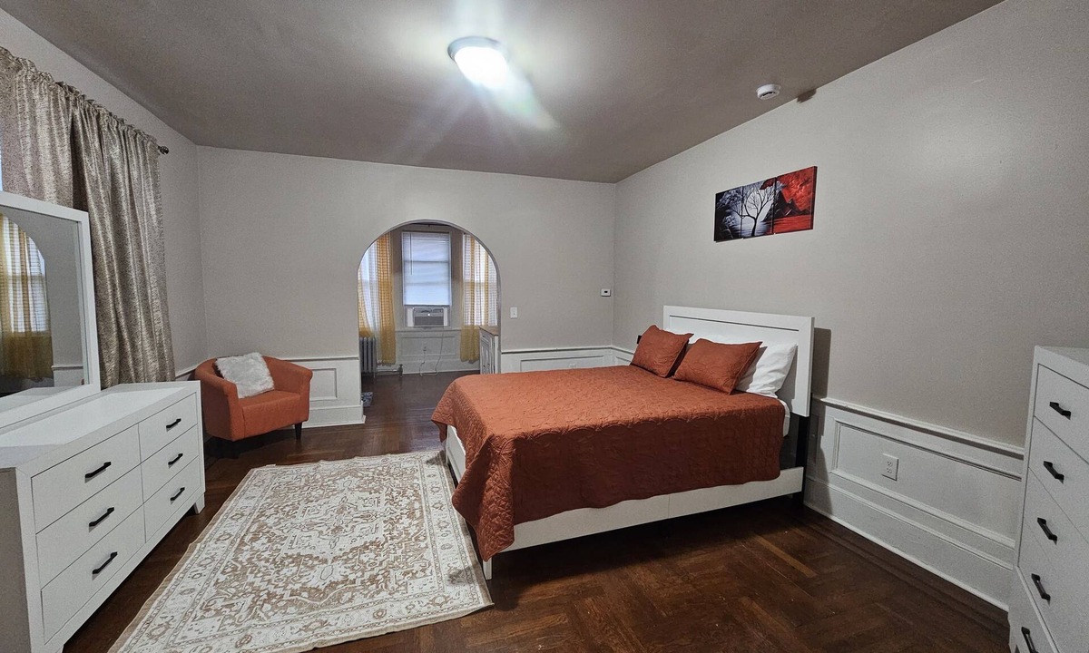 Weequahic Apartment | Charming 1 BR, 1BA, Near Beth Israel Hospital, EWR, NYC Times Square, MetLife.