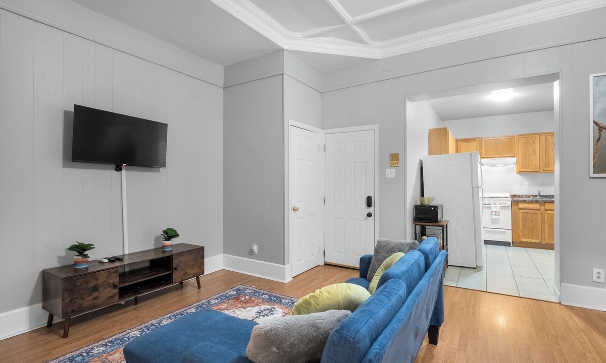 Spruce Hill Apartment | Charming 2BR Near Drexel