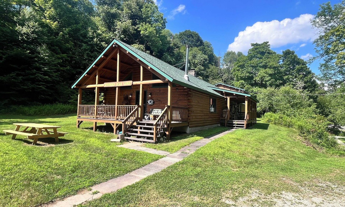 Long Eddy Cabin | Charming 3-bedroom cabin with AC and WiFi in Long Eddy.