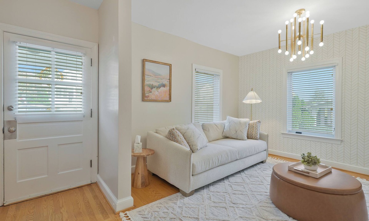 Potomac West House | Charming 3 bedroom home in up-beat Del Ray!