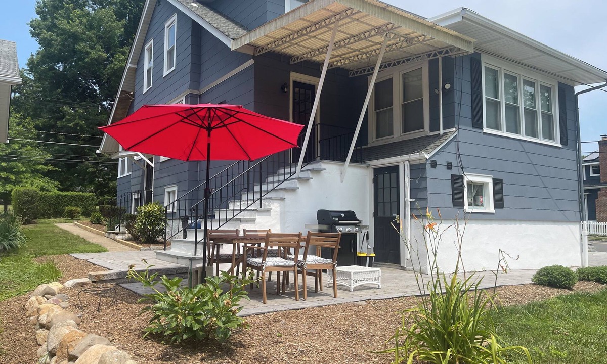 Madison House | Charming 3-bedroom house in phenomenal Madison with AC, WIFI Great Location
