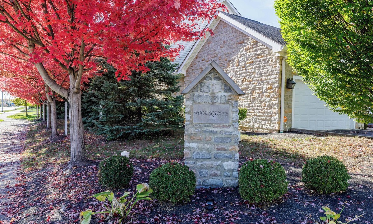 Tuttle West House | Charming 3-bedroom townhome with finished basement luxurious neighborhood Dublin
