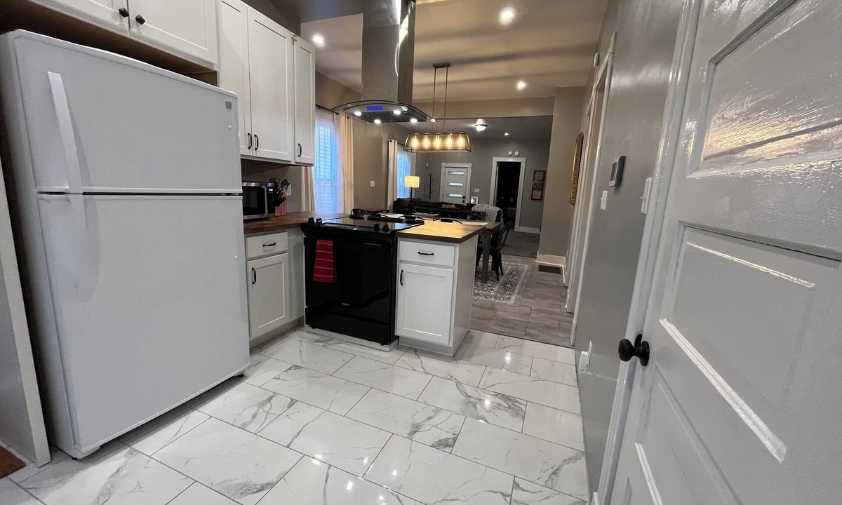 Near Northside House | Charming 3-bedroom house with WiFi, AC in lovely Indianapolis